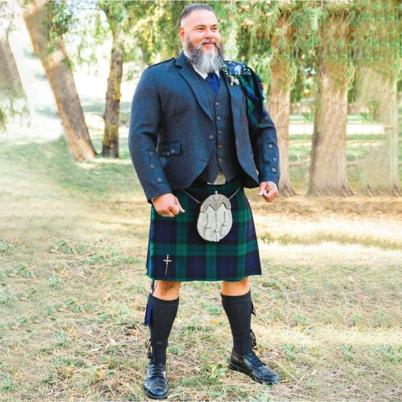 Blue Argyll Jacket with Black Watch Kilt Outfit Package
Blue Argyll Jacket with Black Watch Kilt Outfit Package